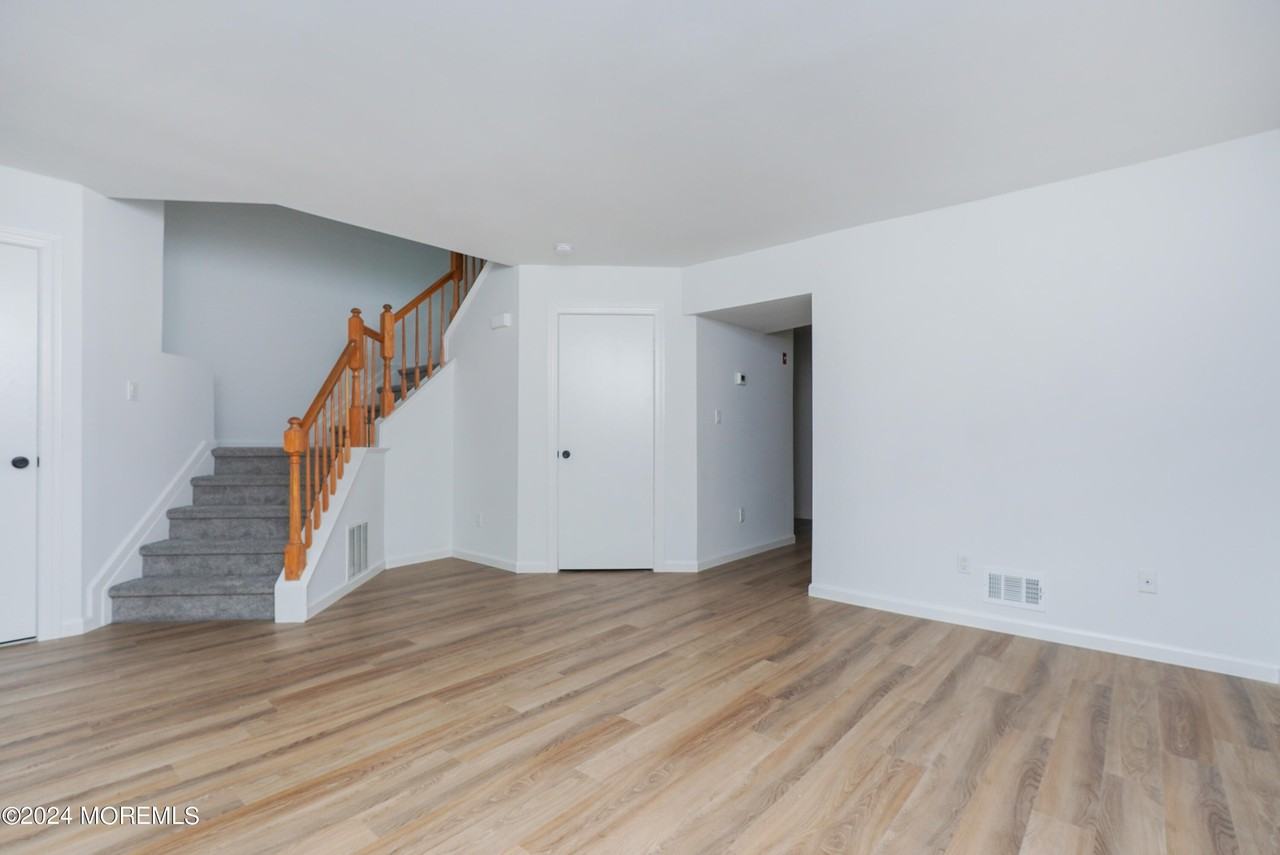 27 Karen Dr - Photo 5 of 27