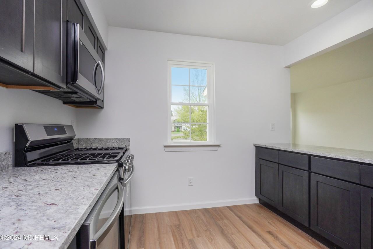 27 Karen Dr - Photo 7 of 27