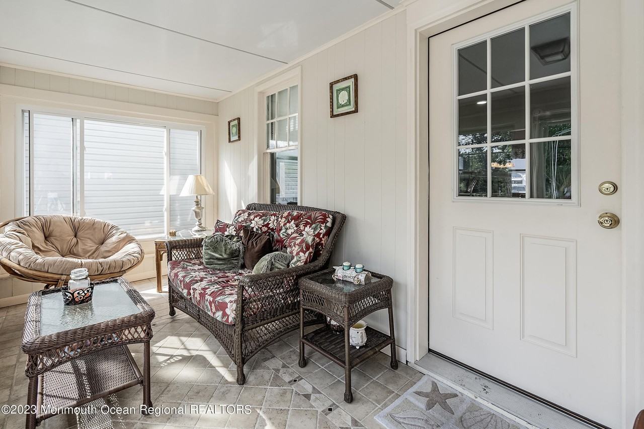 57 Ocean Ave - Photo 5 of 26