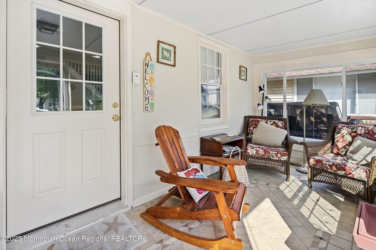57 Ocean Ave - Photo 6 of 26