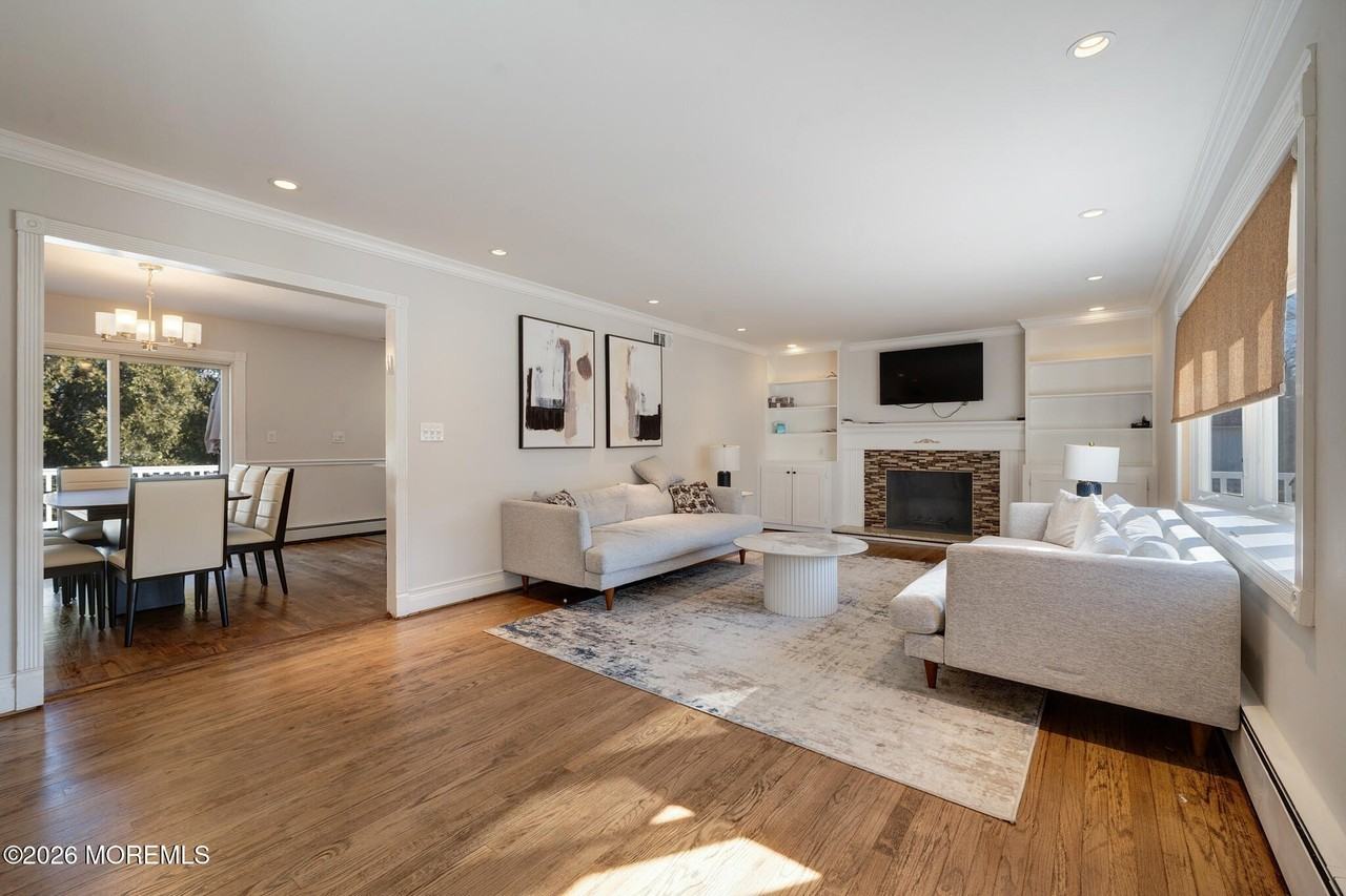 351 Hollywood Ave - Photo 4 of 15