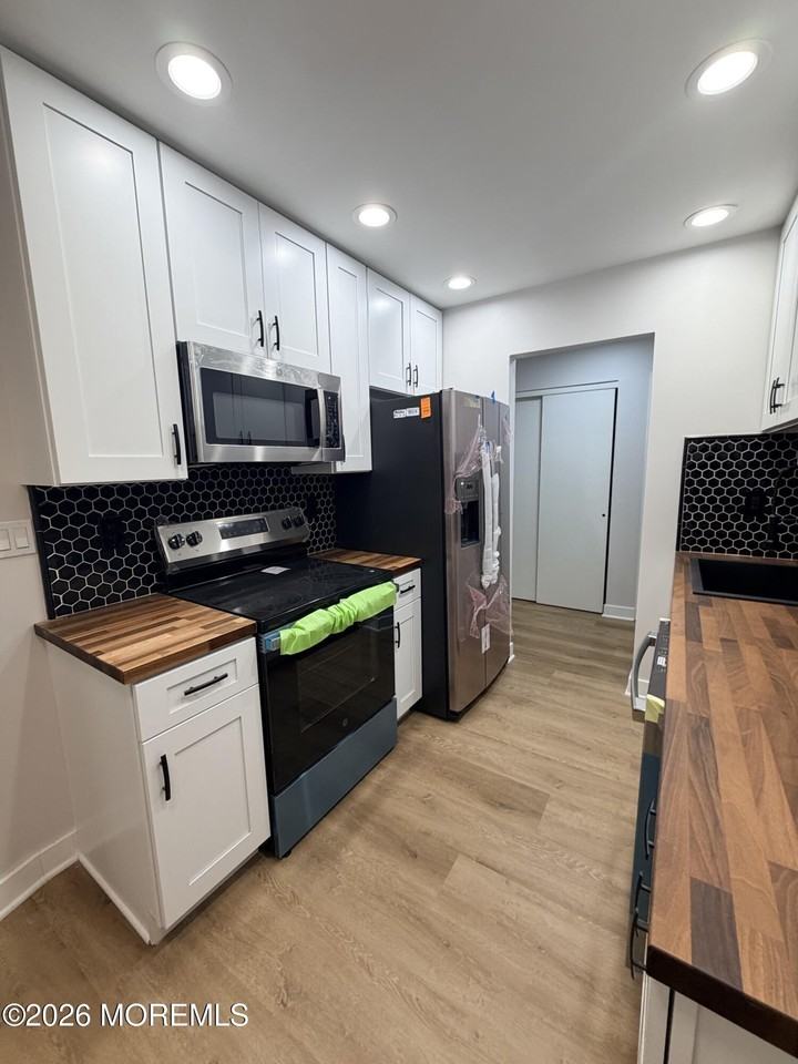 147 Amberly Dr #H - Photo 2 of 13