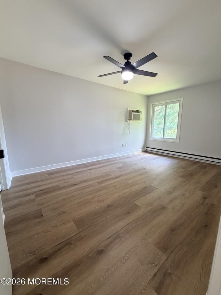 147 Amberly Dr #H - Photo 6 of 13