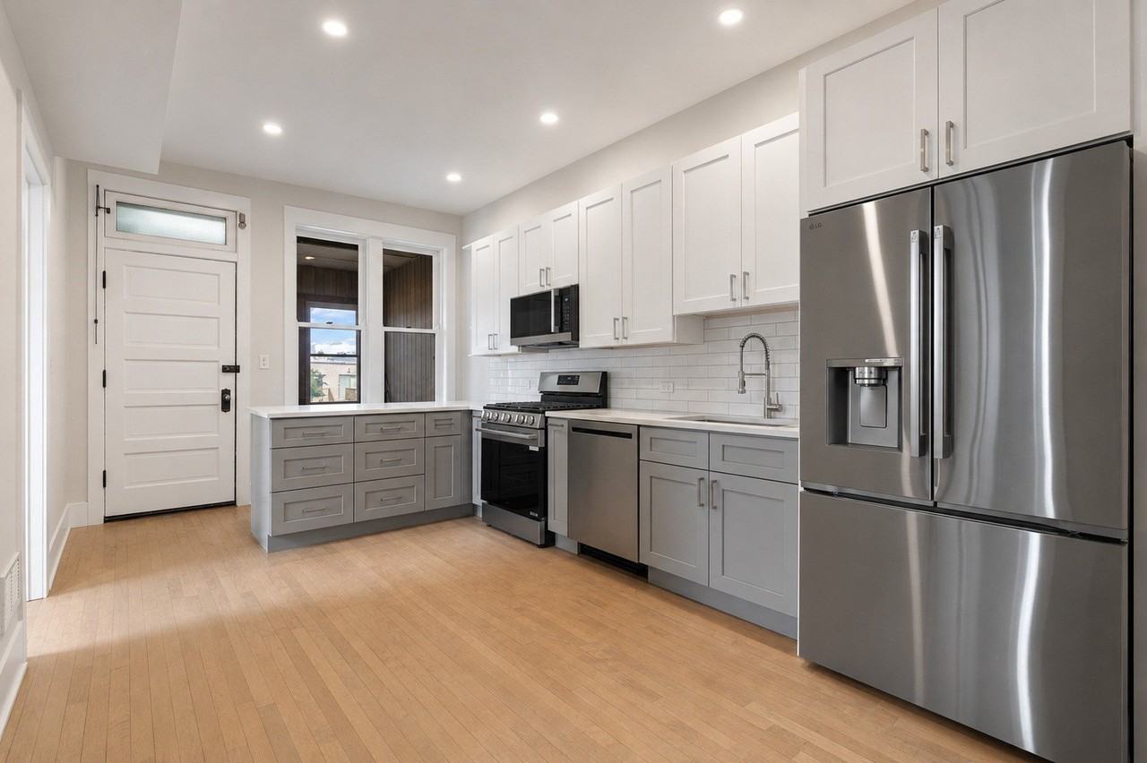 1079 N Paulina St #3 - Photo 7 of 17