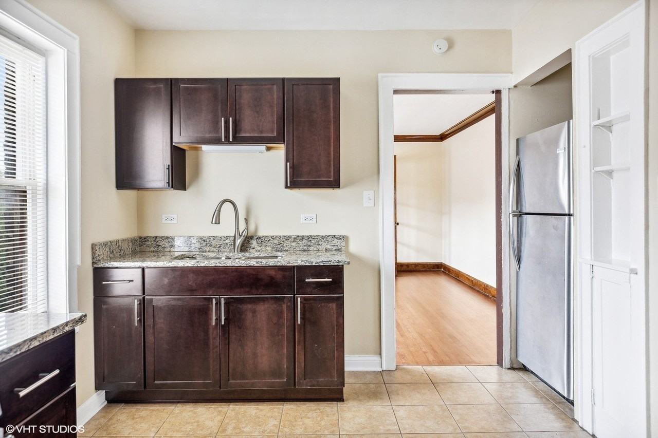 1522 N Austin Blvd #2 - Photo 7 of 17