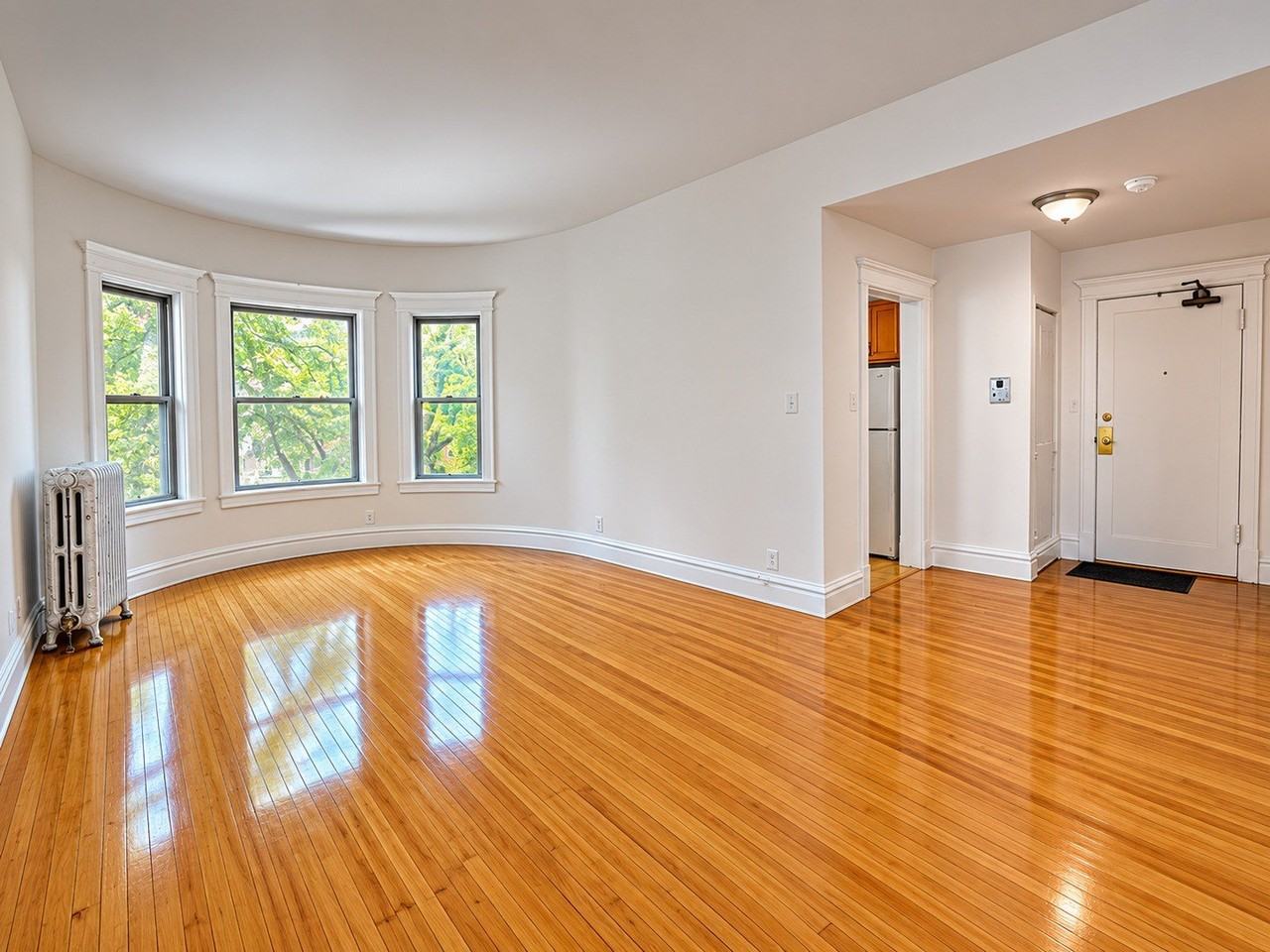 668 W Sheridan Rd #2 - Photo 3 of 17