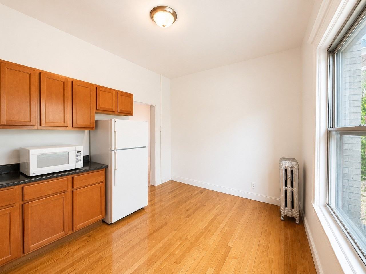 668 W Sheridan Rd #2 - Photo 7 of 17