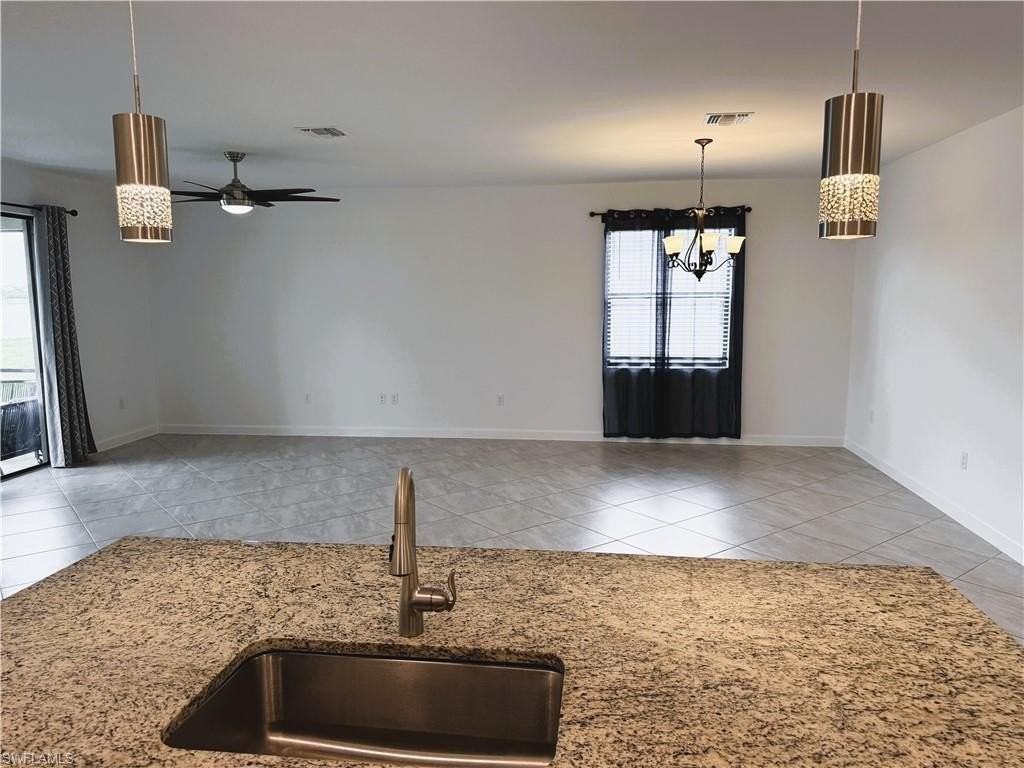 13856 Pine Lodge Ln - Photo 4 of 35