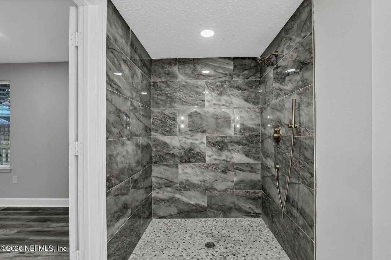316 S Cypress Ave - Photo 6 of 18
