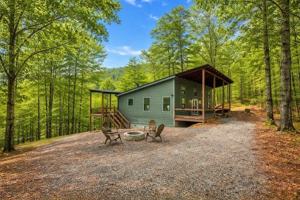 featured image of 642 Crabapple Dr