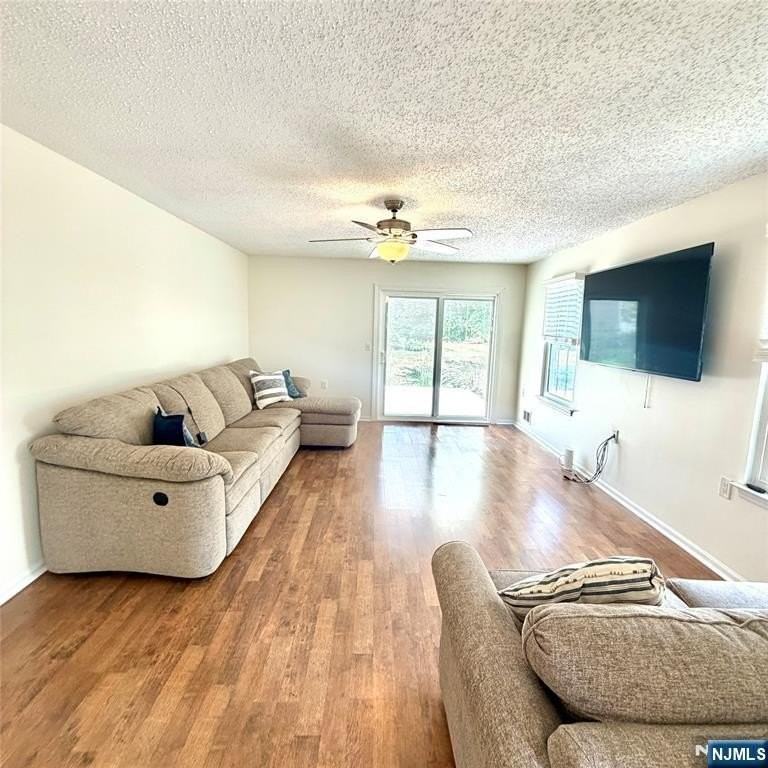 107 Pine Oak Blvd - Photo 3 of 9
