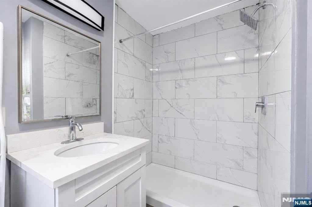 231 Palisade Ave #4 - Photo 7 of 8