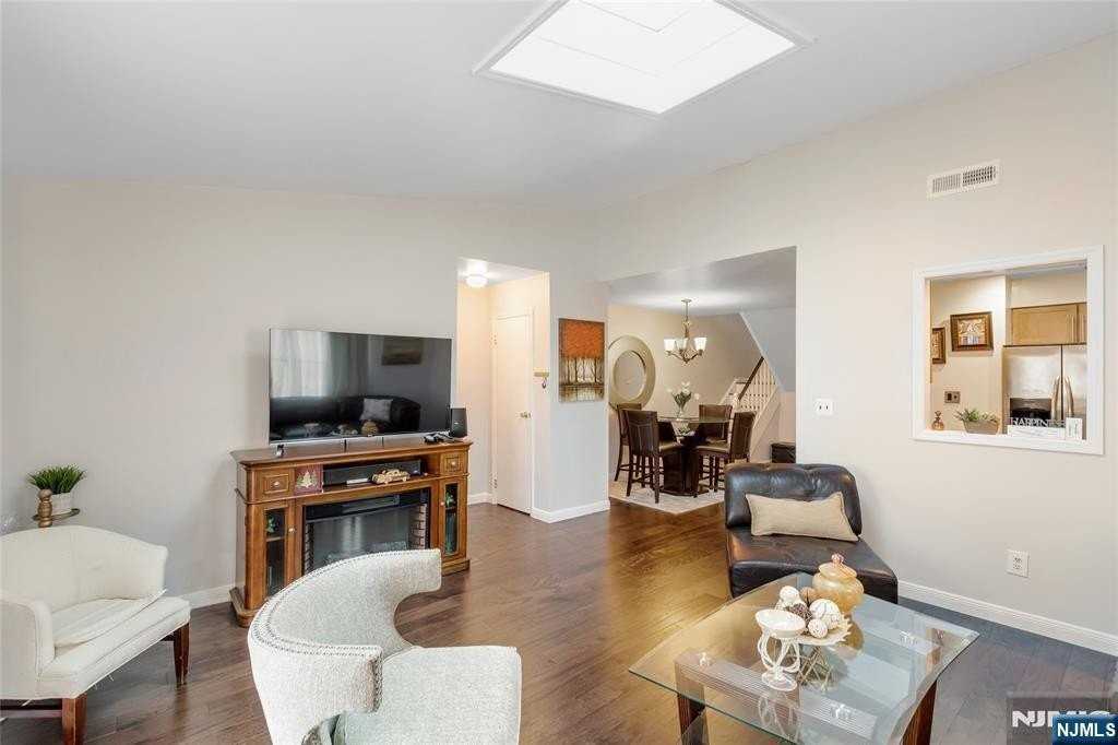 6405 Liberty Ave #5J - Photo 2 of 18