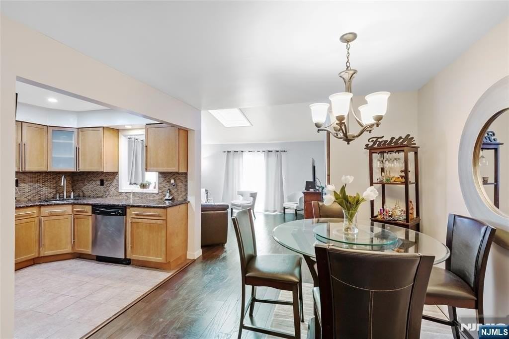 6405 Liberty Ave #5J - Photo 5 of 18