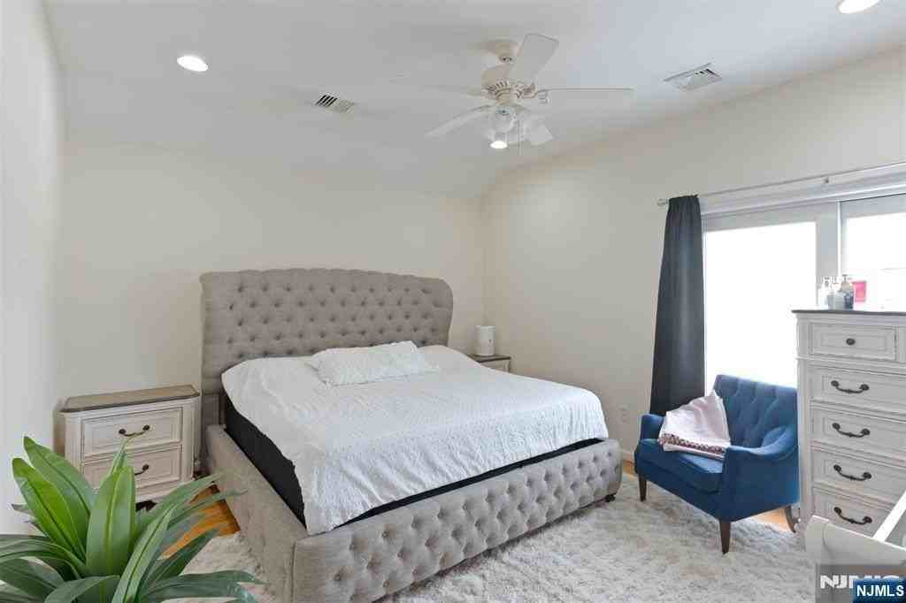 260 Custer Ave #2 - Photo 3 of 14