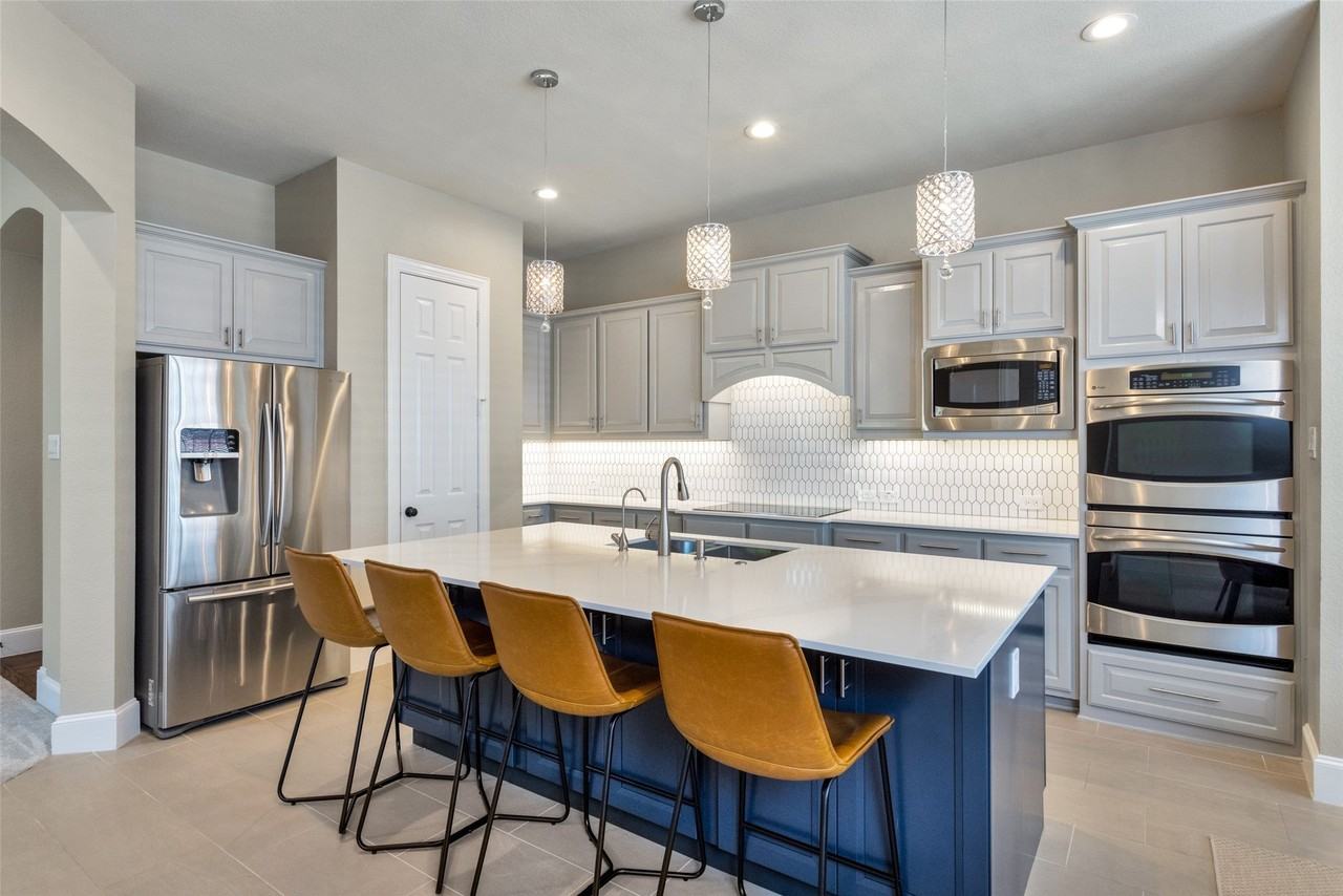 13336 Thornton Dr - Photo 5 of 37