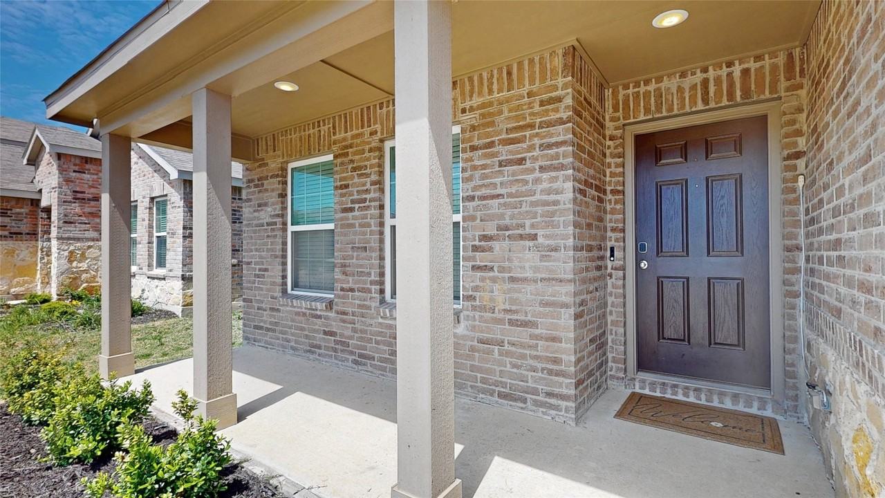 4536 Benham Dr - Photo 2 of 32