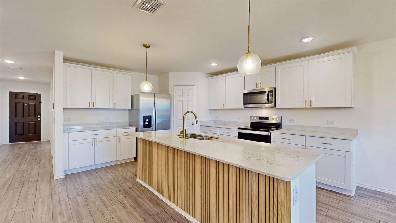 4536 Benham Dr - Photo 7 of 32