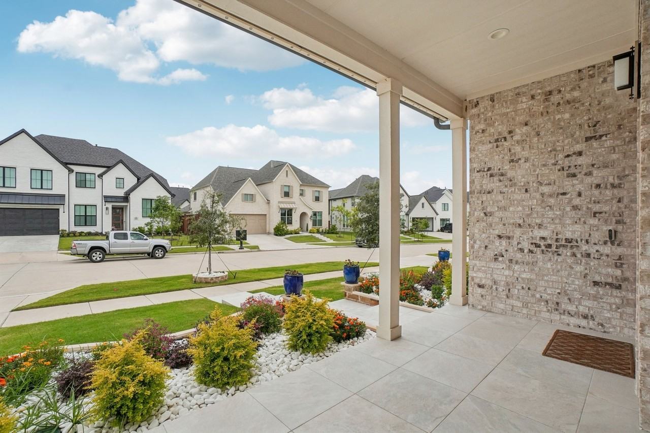 3960 Medio Creek Dr - Photo 2 of 25