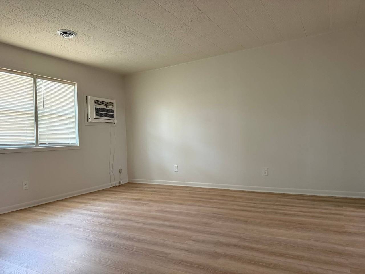 118 E Canal St #3 - Photo 6 of 8
