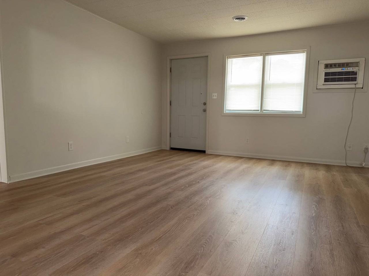 118 E Canal St #3 - Photo 7 of 8