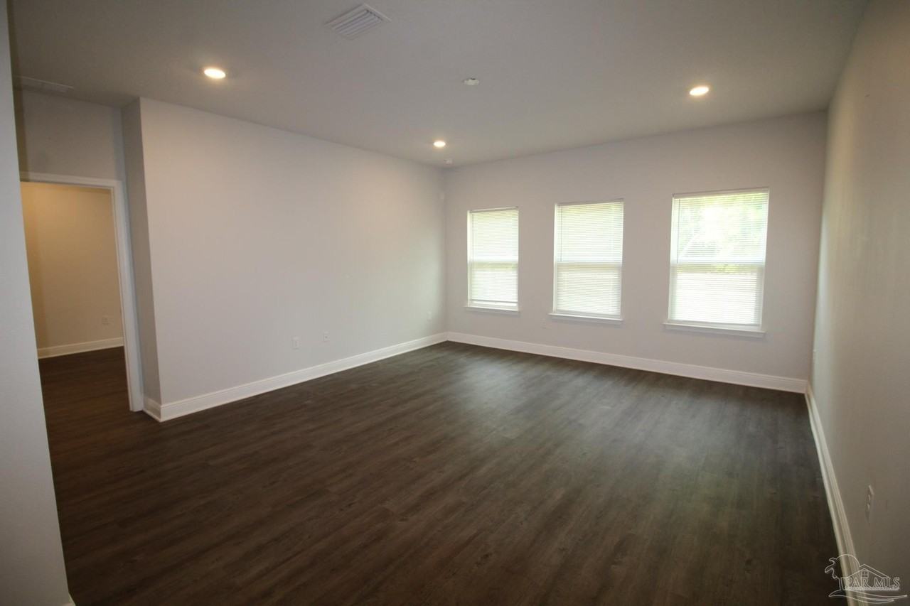 8006 Burnside Loop - Photo 7 of 22