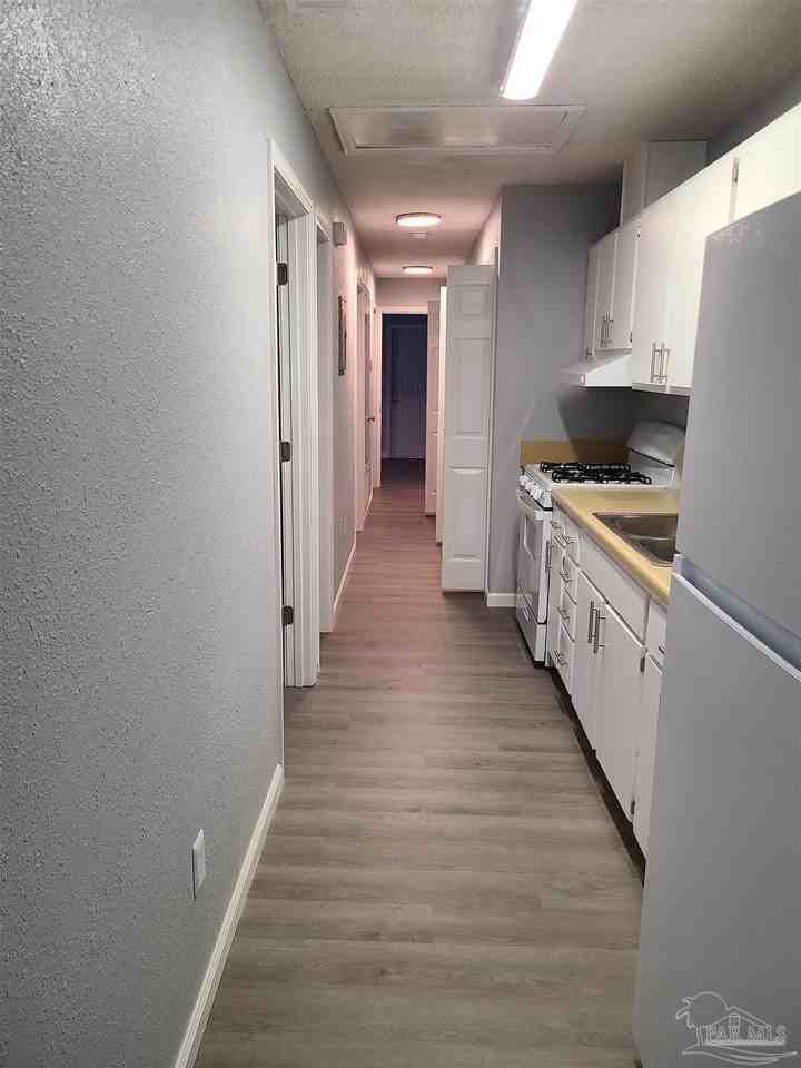 410 E Lloyd St #A - Photo 3 of 9