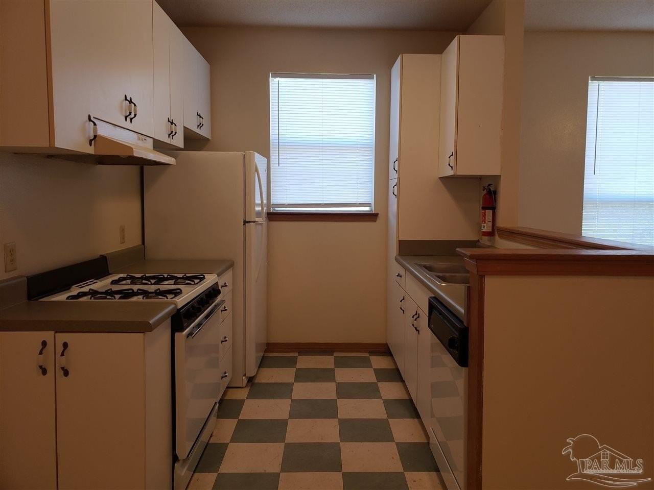 5020 Lillian Hwy #B - Photo 4 of 8