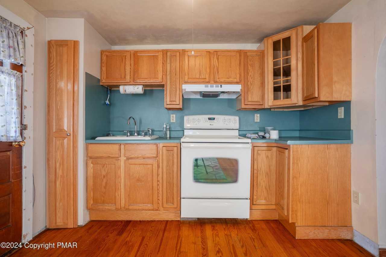585 Kunkletown Rd - Photo 2 of 19