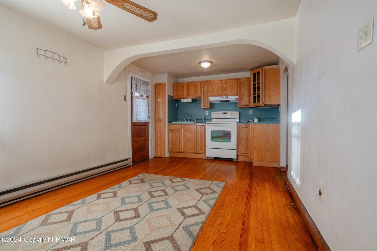 585 Kunkletown Rd - Photo 3 of 19