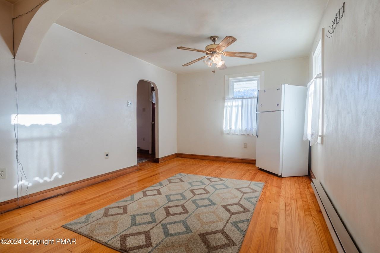 585 Kunkletown Rd - Photo 4 of 19