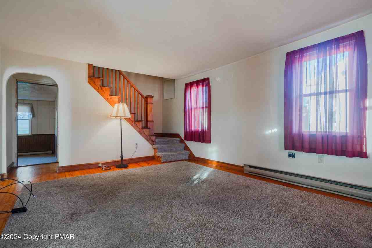 585 Kunkletown Rd - Photo 5 of 19