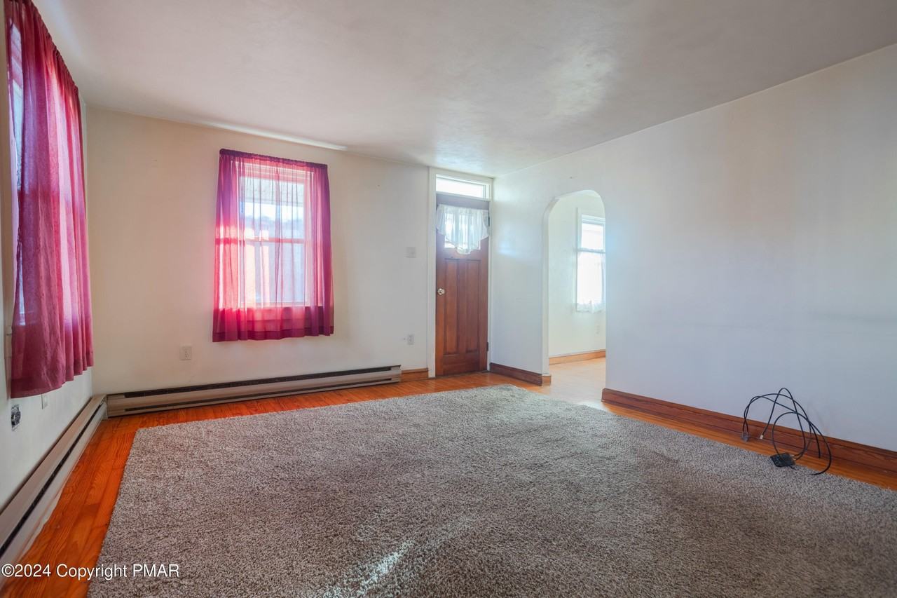 585 Kunkletown Rd - Photo 6 of 19