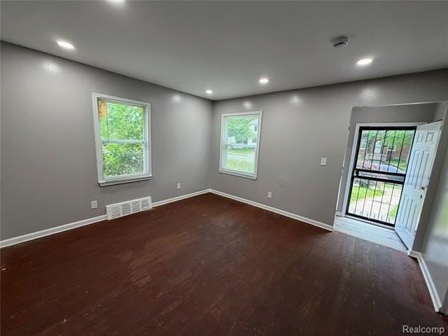 14903 Woodmont Ave - Photo 2 of 9