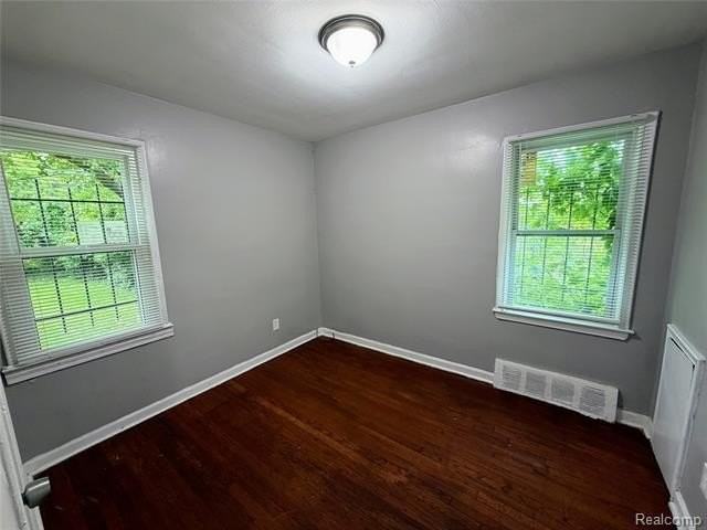 14903 Woodmont Ave - Photo 5 of 9