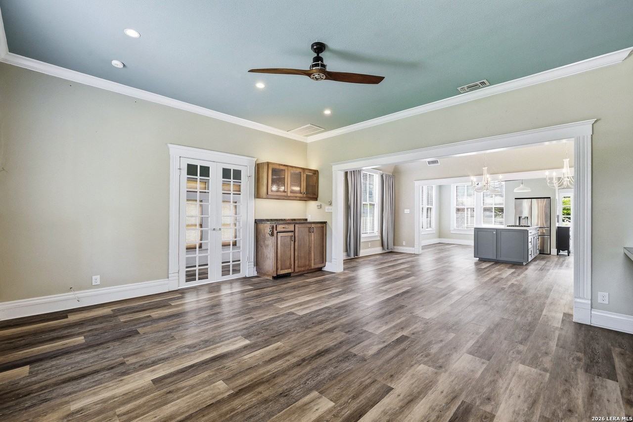 202 W Woodlawn Ave - Photo 2 of 29