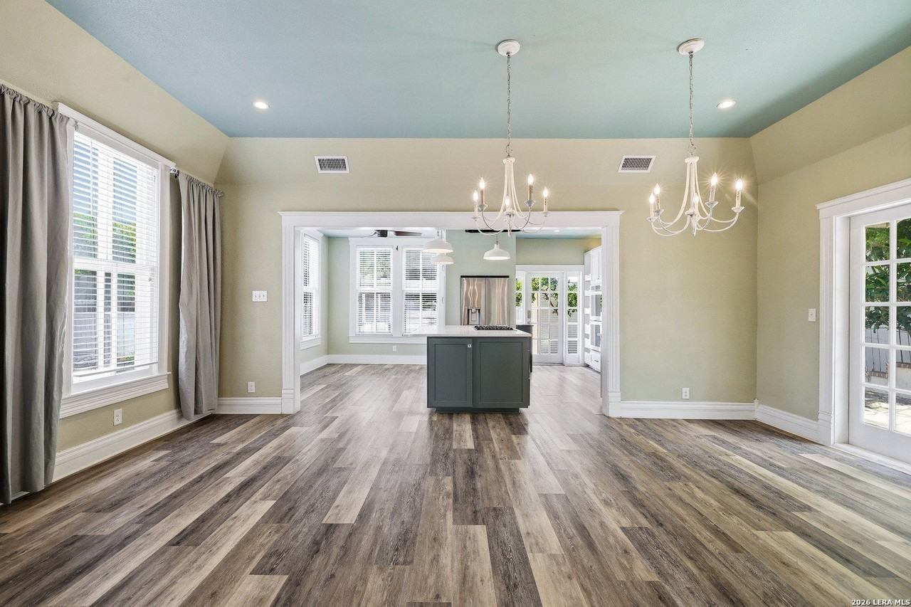 202 W Woodlawn Ave - Photo 5 of 29