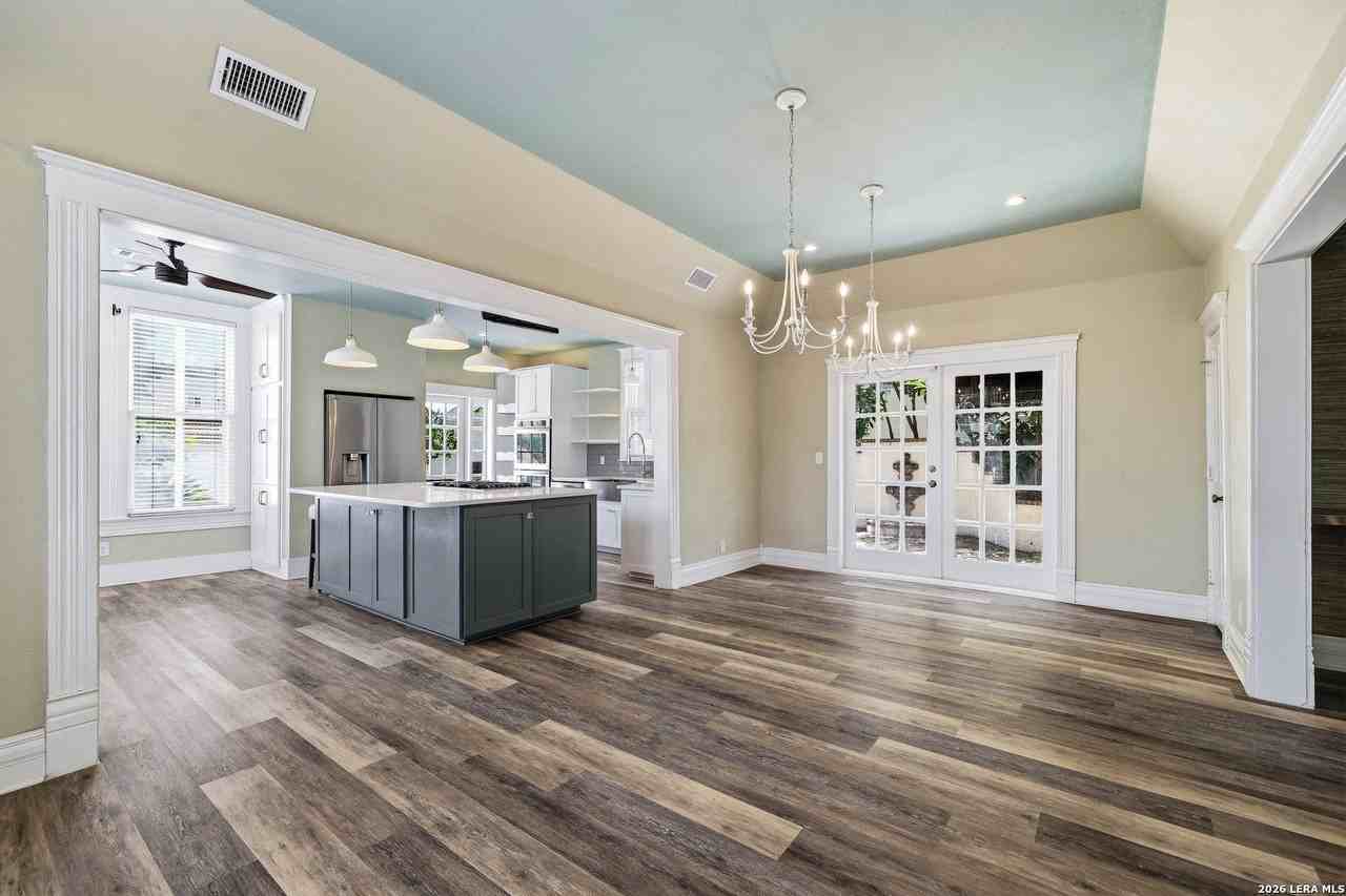 202 W Woodlawn Ave - Photo 7 of 29