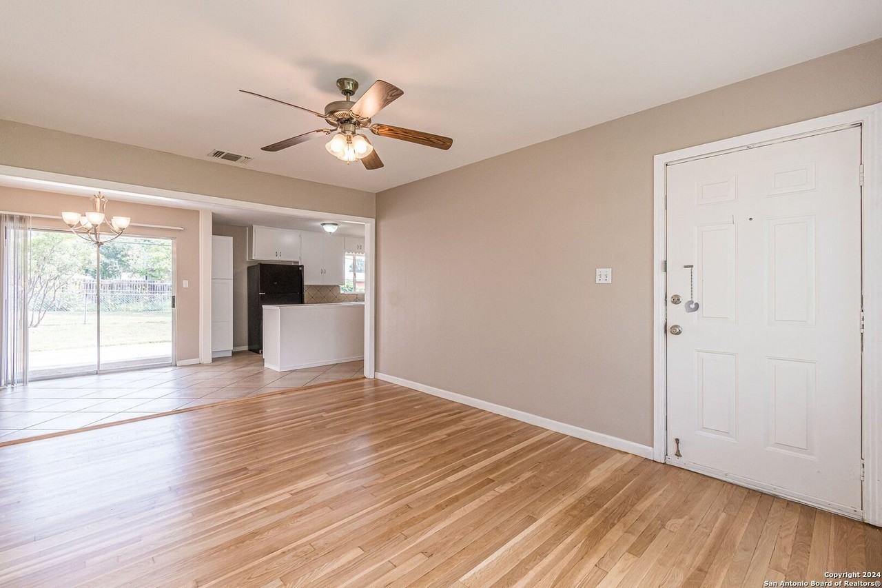 355 Barbara Dr - Photo 5 of 34