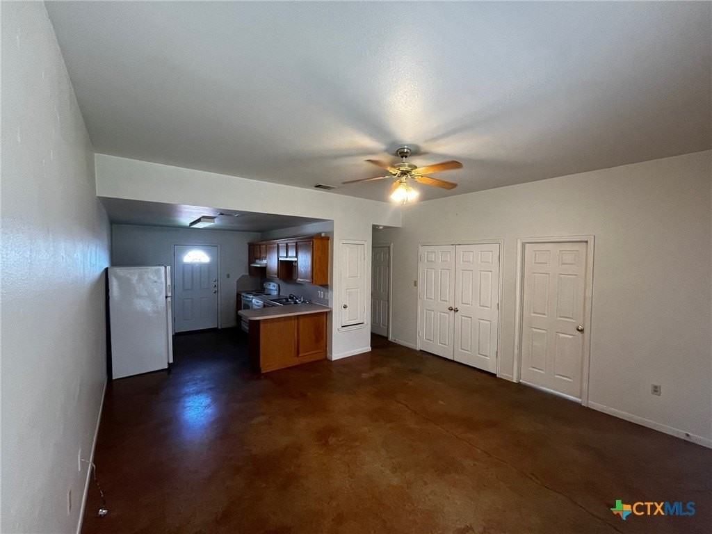 805 E Avenue I - Photo 3 of 7