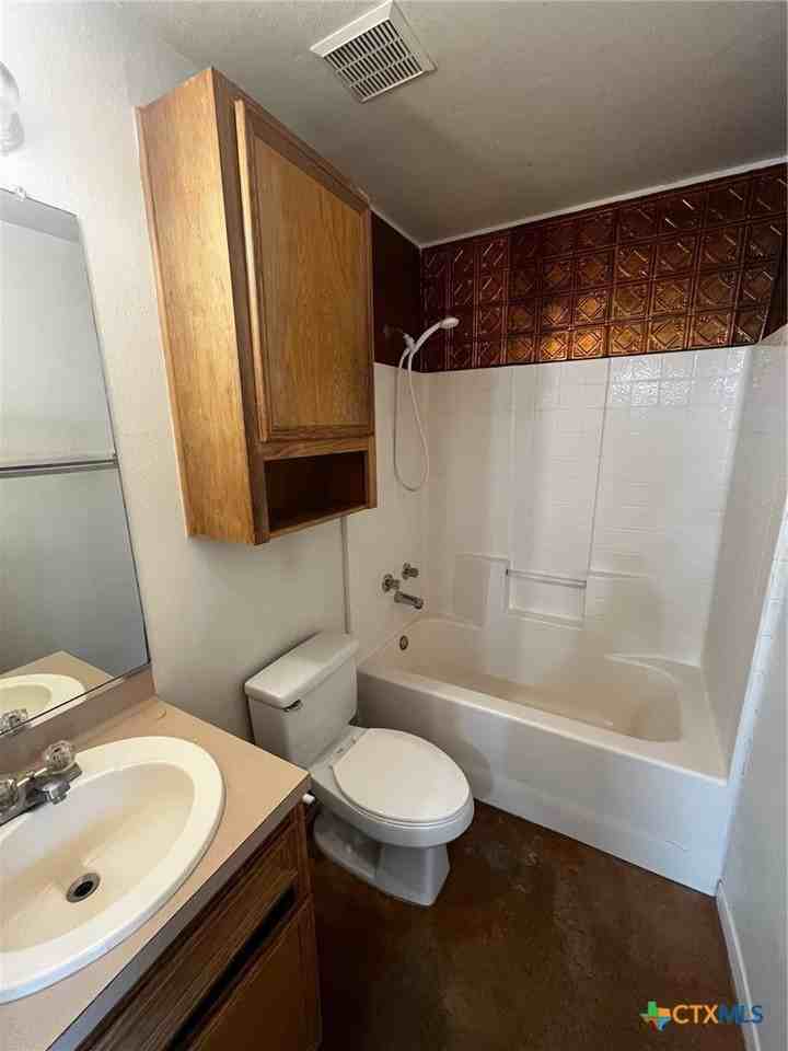 805 E Avenue I - Photo 5 of 7