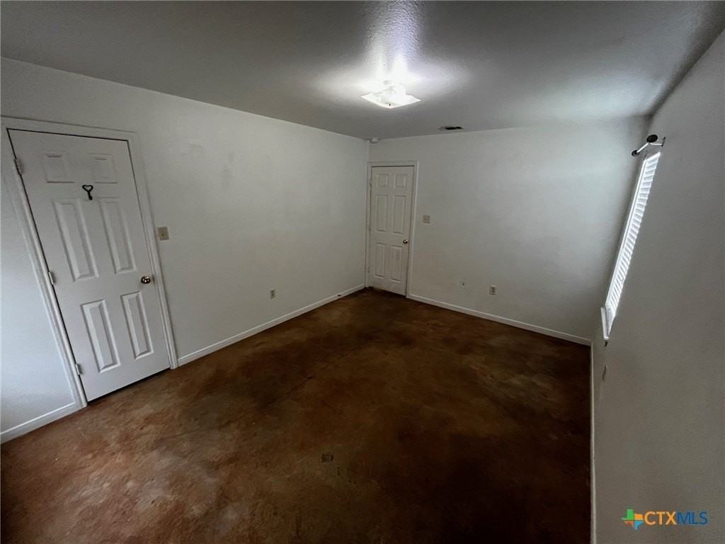 805 E Avenue I - Photo 6 of 7