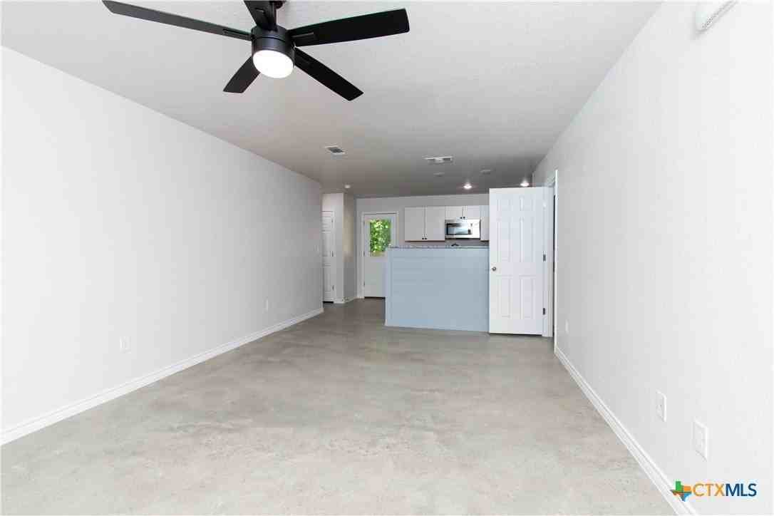 802 White Meadow Ln #B - Photo 3 of 18