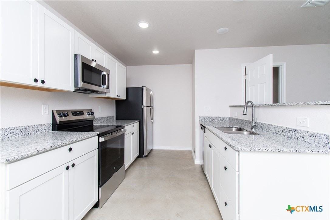 802 White Meadow Ln #B - Photo 5 of 18