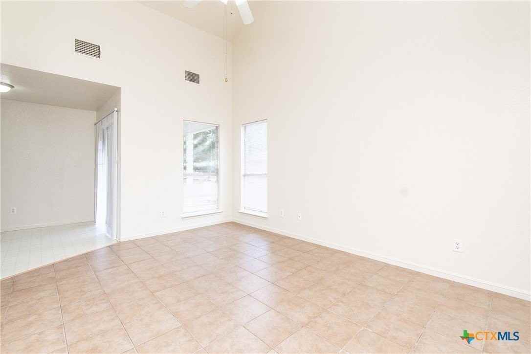 405 Deloris Dr - Photo 2 of 18