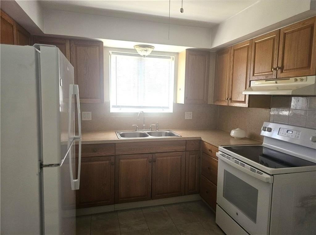 124 Jane St #B - Photo 4 of 15