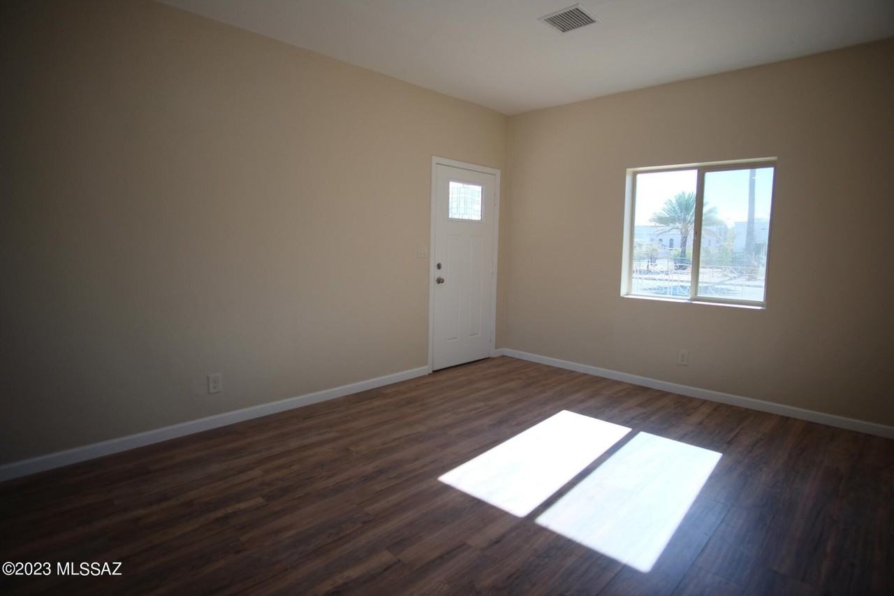102 W District St #1 - Photo 2 of 29