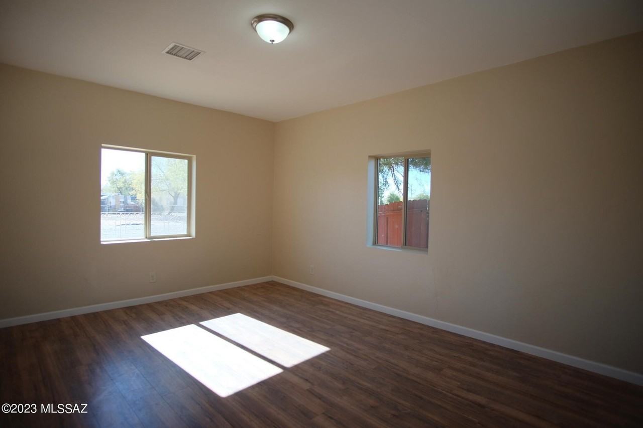 102 W District St #1 - Photo 3 of 29