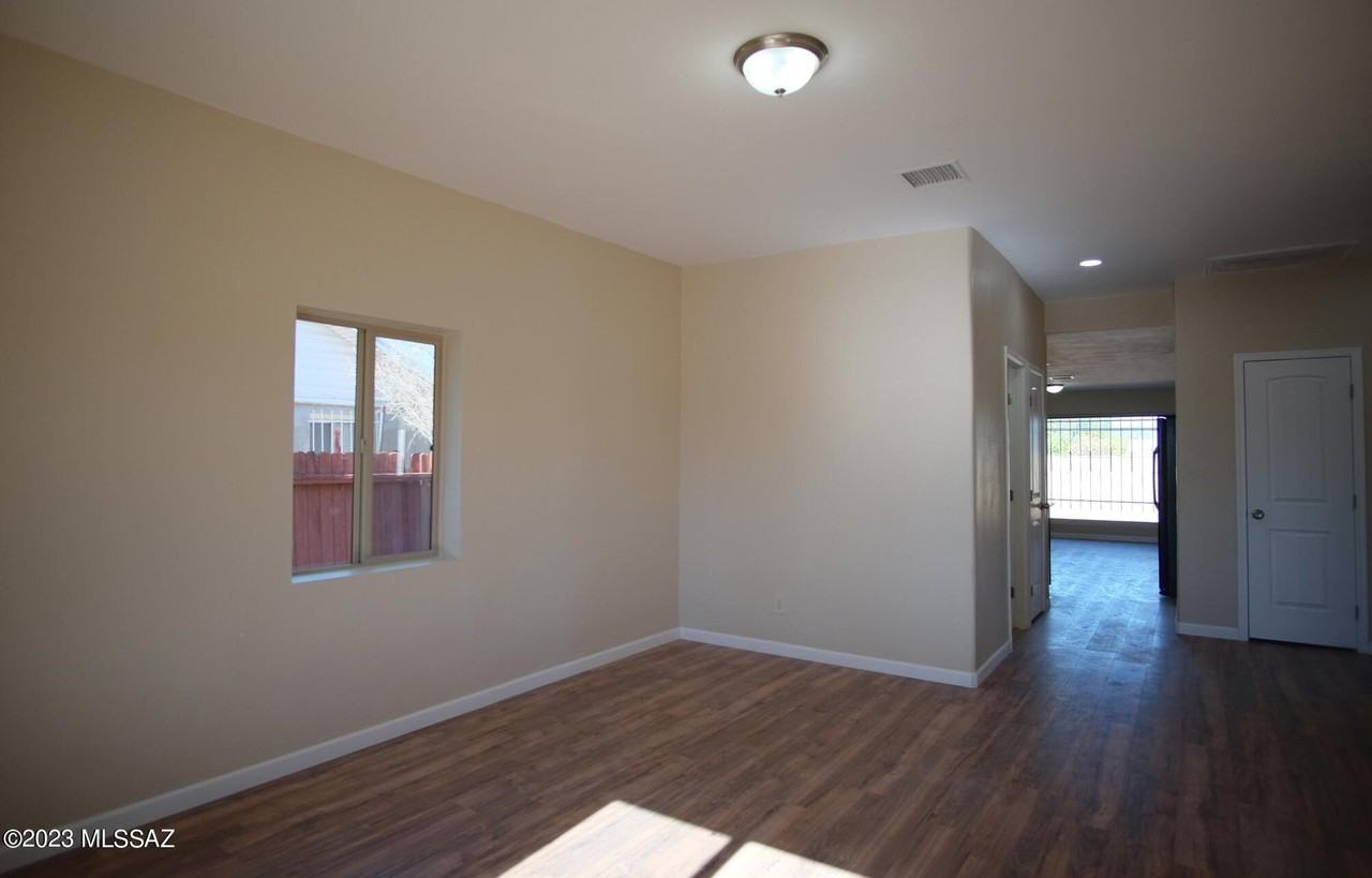 102 W District St #1 - Photo 4 of 29