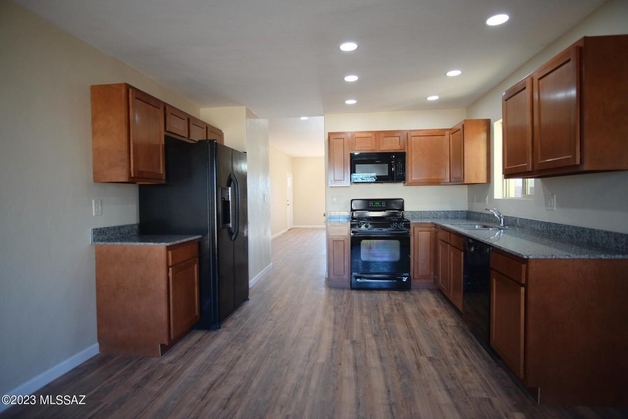 102 W District St #1 - Photo 6 of 29